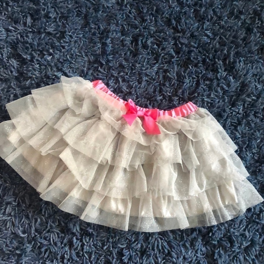 Tiered toddle tulle skirt. Silver with sparkles 🛍